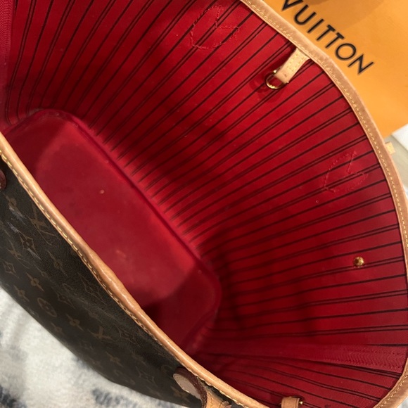 Louis Vuitton MM never full cherry πππ - Picture 8 of 16